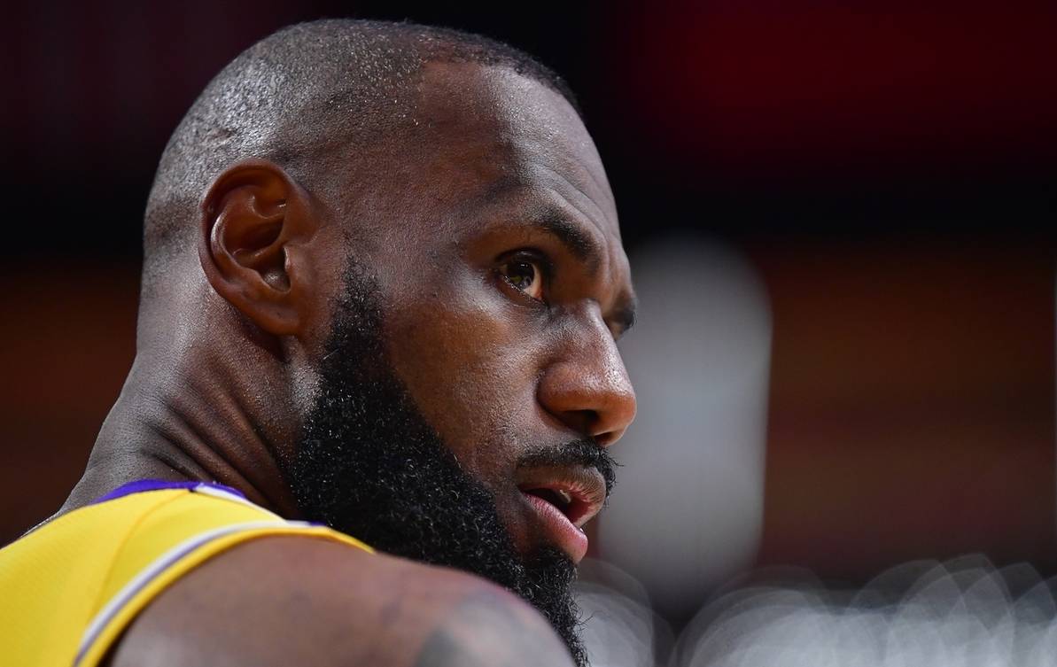 海星体育-詹姆斯迎来十二赛季高光表现，雄鹿球迷沸腾！的简单介绍